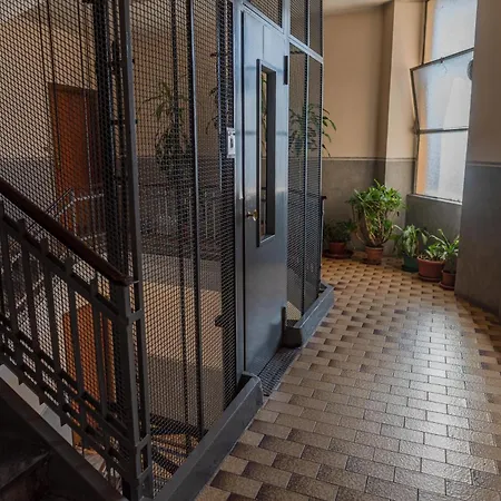 Modern Bright 2br Penthouse Close To Center