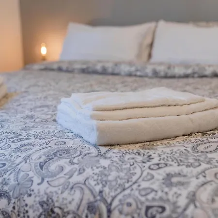 Modern Bright 2br Penthouse Close To Center