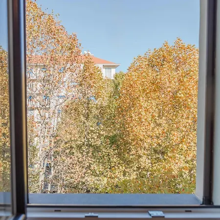 Modern Bright 2br Penthouse Close To Center