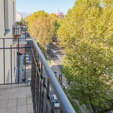 Modern Bright 2br Penthouse Close To Center Διαμέρισμα