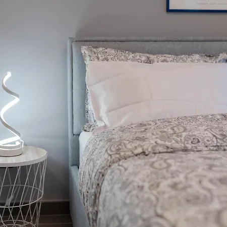 Διαμέρισμα Modern Bright 2br Penthouse Close To Center *