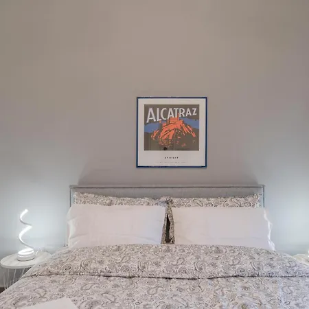 Διαμέρισμα Modern Bright 2br Penthouse Close To Center