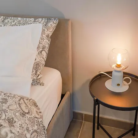 Modern Bright 2br Penthouse Close To Center Turim