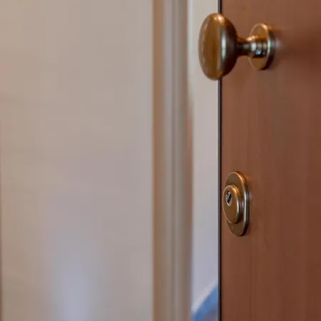 Modern Bright 2br Penthouse Close To Center Turín