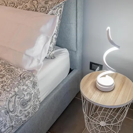 شقة Modern Bright 2br Penthouse Close To Center