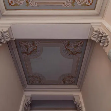 Modern Bright 2br Penthouse Close To Center