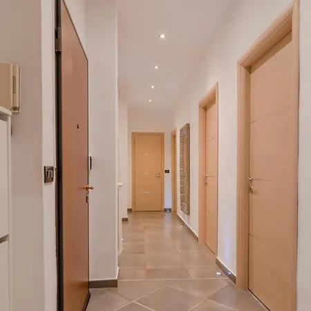 Modern Bright 2br Penthouse Close To Center * تورينو
