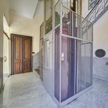 Modern Bright 2br Penthouse Close To Center Apartamento Turim