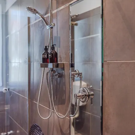 Modern Bright 2br Penthouse Close To Center