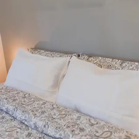 Apartamento Modern Bright 2br Penthouse Close To Center Turim