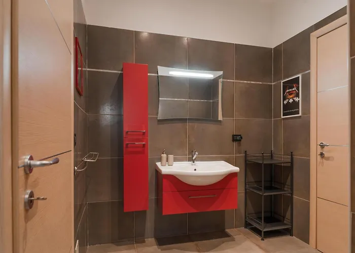 Modern Bright 2br Penthouse Close To Center דירה