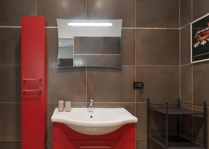 Modern Bright 2br Penthouse Close To Center *