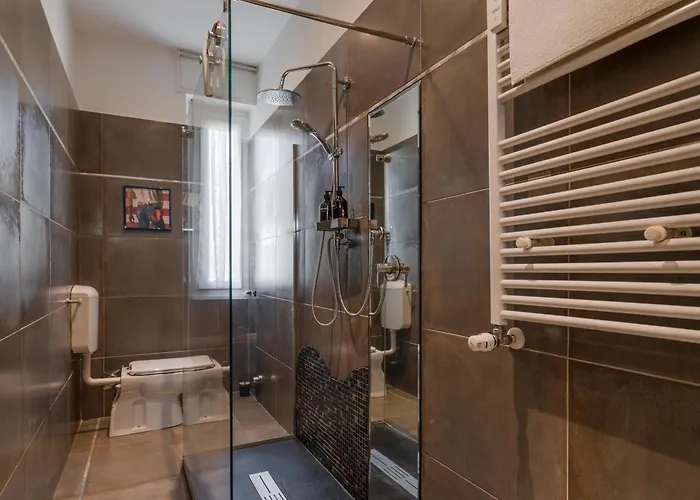 Modern Bright 2br Penthouse Close To Center דירה