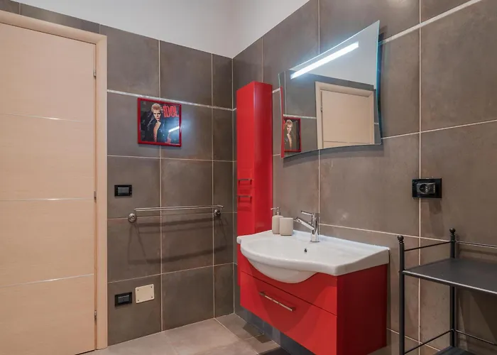Modern Bright 2br Penthouse Close To Center דירה *