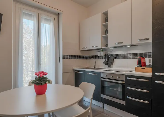Modern Bright 2br Penthouse Close To Center Apartament Turyn