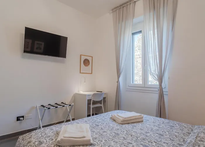 Modern Bright 2br Penthouse Close To Center