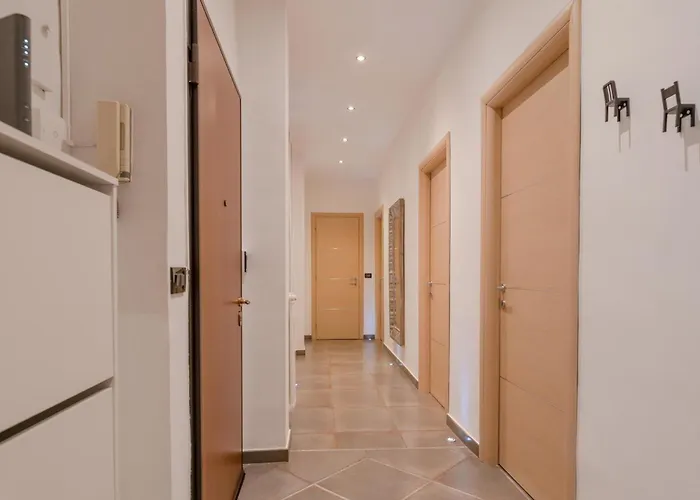 Modern Bright 2br Penthouse Close To Center * טורינו