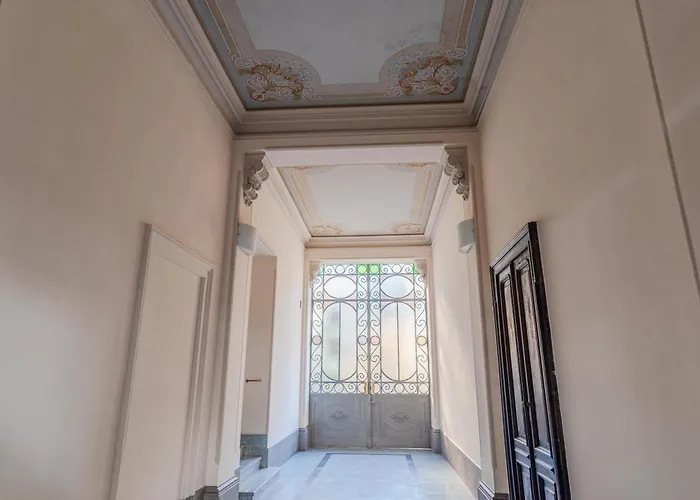 Modern Bright 2br Penthouse Close To Center *