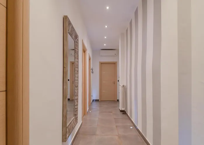 Modern Bright 2br Penthouse Close To Center * טורינו