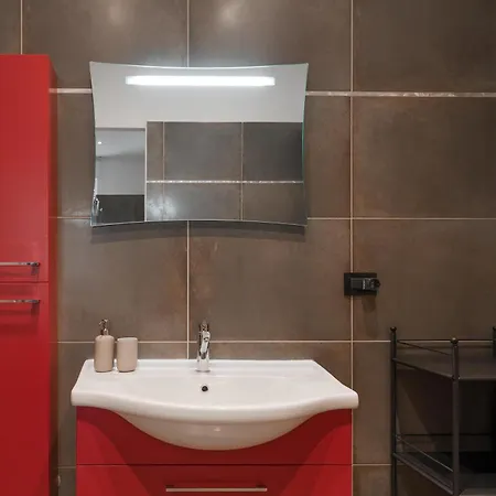 Modern Bright 2br Penthouse Close To Center *