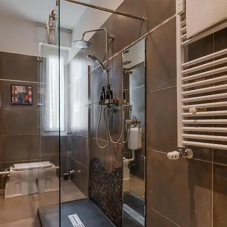 Modern Bright 2br Penthouse Close To Center Apartment