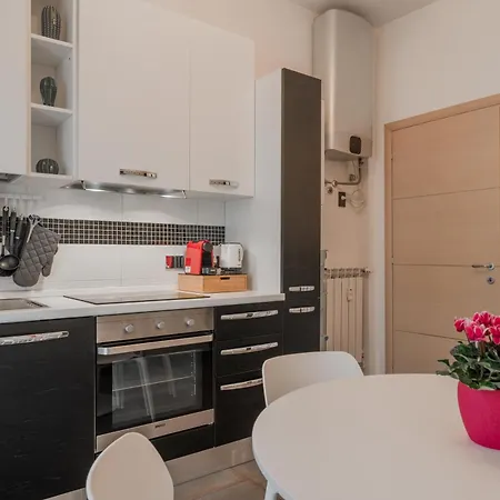 Modern Bright 2br Penthouse Close To Center Turin