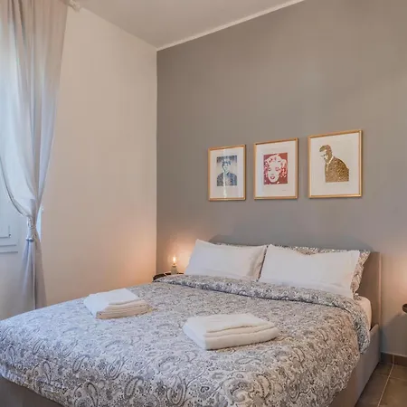 Modern Bright 2br Penthouse Close To Center 아파트 *