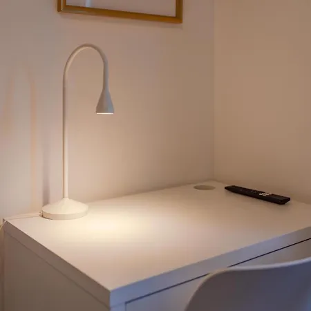 Modern Bright 2br Penthouse Close To Center *