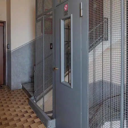 Modern Bright 2br Penthouse Close To Center Turin