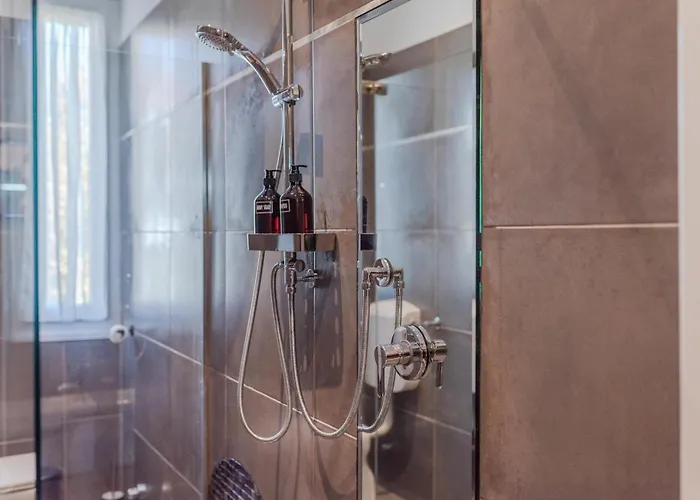 Modern Bright 2br Penthouse Close To Center