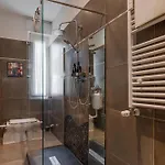 Modern Bright 2br Penthouse Close To Center شقة