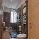 Modern Bright 2br Penthouse Close To Center شقة
